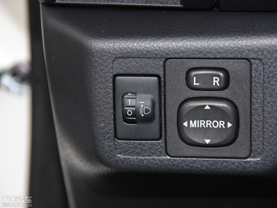 2014��YARiS L ���� 1.5G �ք��ńӰ�