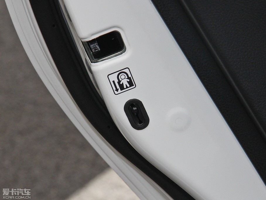 2014��YARiS L ���� 1.5G �ք�(d��ng)�ń�(d��ng)��