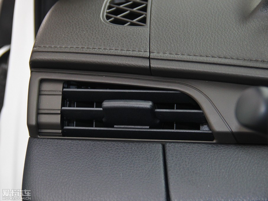 2014��YARiS L ���� 1.5G �ք�(d��ng)�ń�(d��ng)��