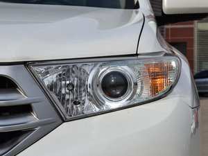 2013款2.7L 五座两驱紫金版 大灯