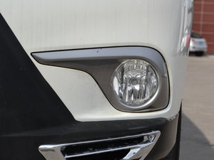 2013款2.7L 五座两驱紫金版 前雾灯