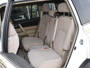 2013款2.7L 五座两驱紫金版 后排座椅