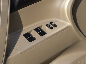2013款2.7L 五座两驱紫金版 主驾车窗控制区	
