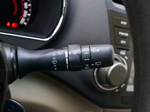 2013款2.7L 五座两驱紫金版 中控区