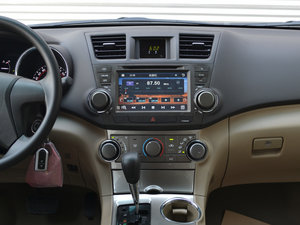 2013款2.7L 五座两驱紫金版 中控台