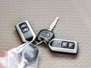 2013款2.7L 五座两驱紫金版 车钥匙