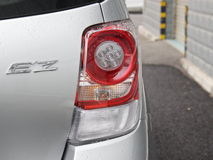2014款180E 5座CVT精英版 尾灯