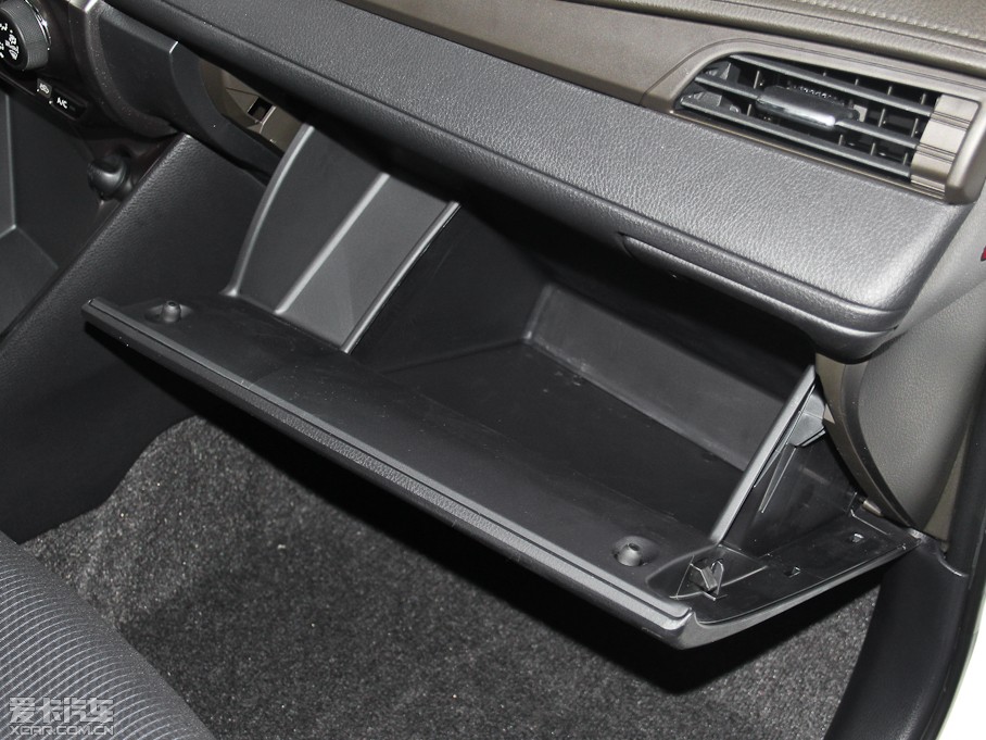 2015YARiS L  1.5E ԄȄӰ