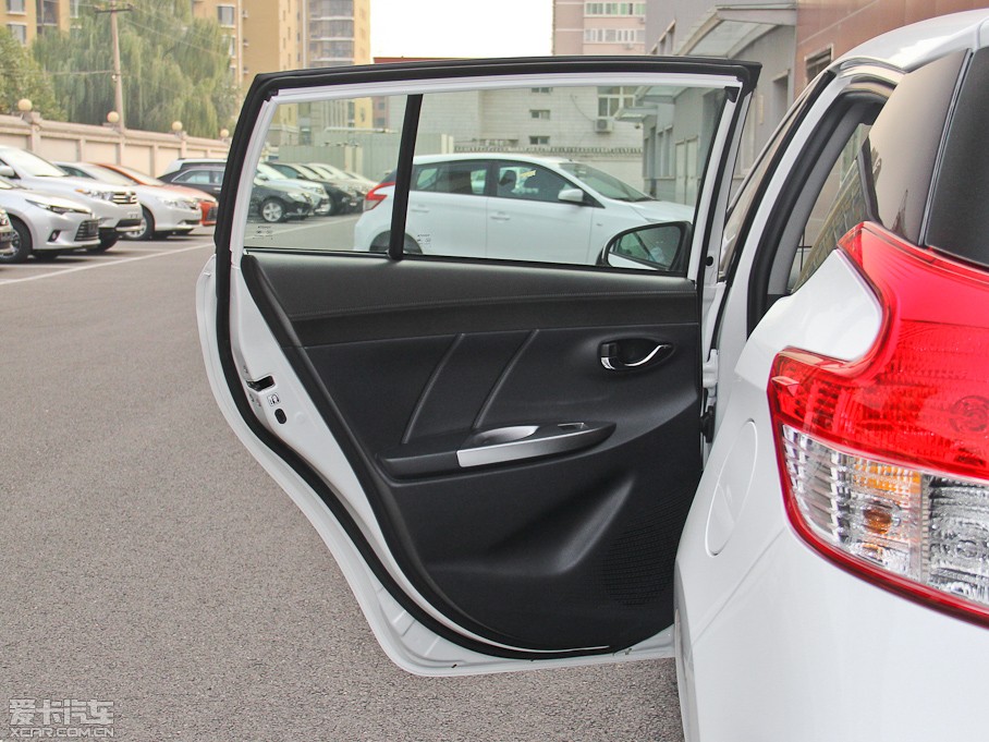 2015YARiS L  1.5E ԄȄӰ