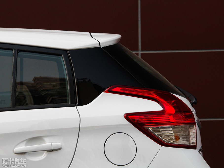 2015YARiS L  1.5G Ԅń촰؄e