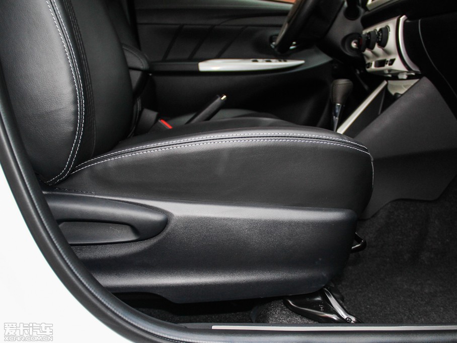 2015YARiS L  1.5G Ԅ(dng)ń(dng)촰؄e