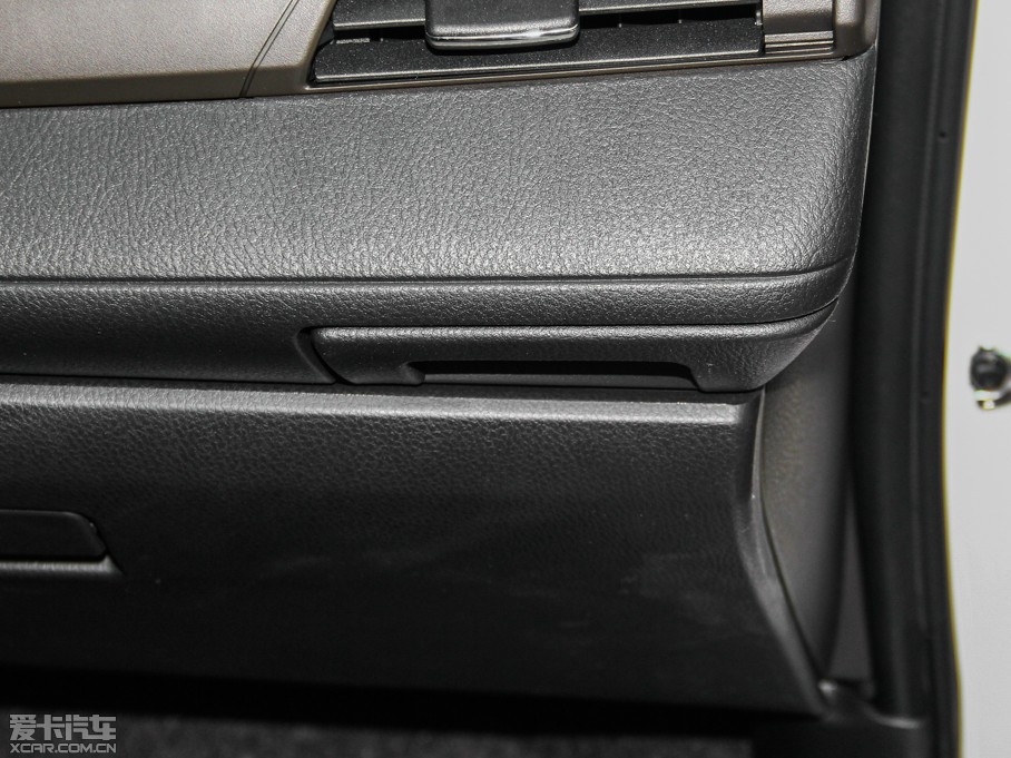 2015YARiS L  1.5G Ԅ(dng)ń(dng)촰؄e