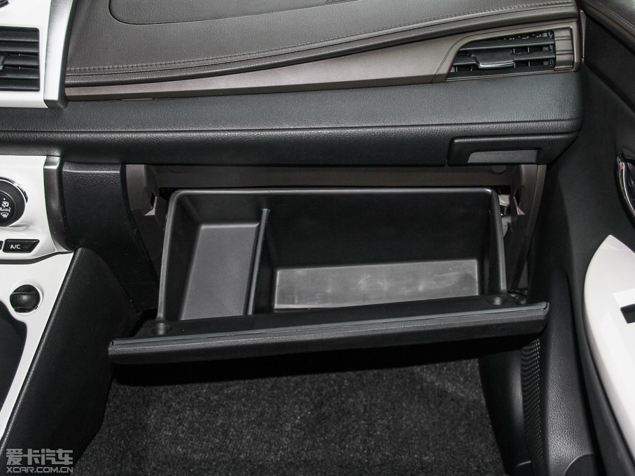 2015YARiS L  1.5G Ԅń촰؄e