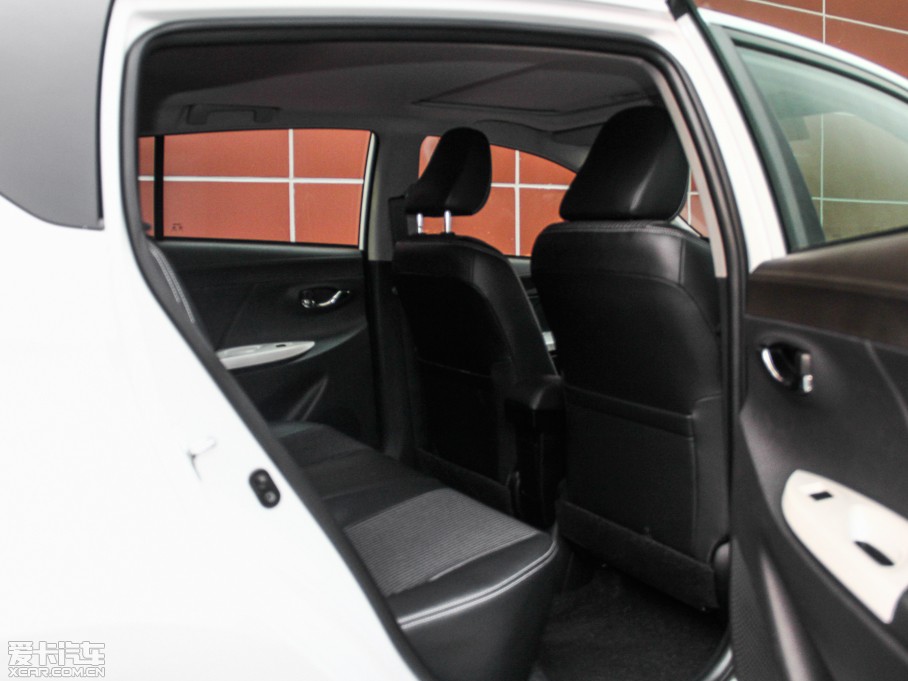 2015YARiS L  1.5G Ԅ(dng)ń(dng)촰؄e