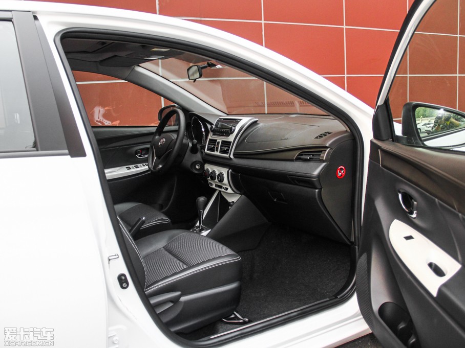 2015YARiS L  1.5G Ԅń촰؄e