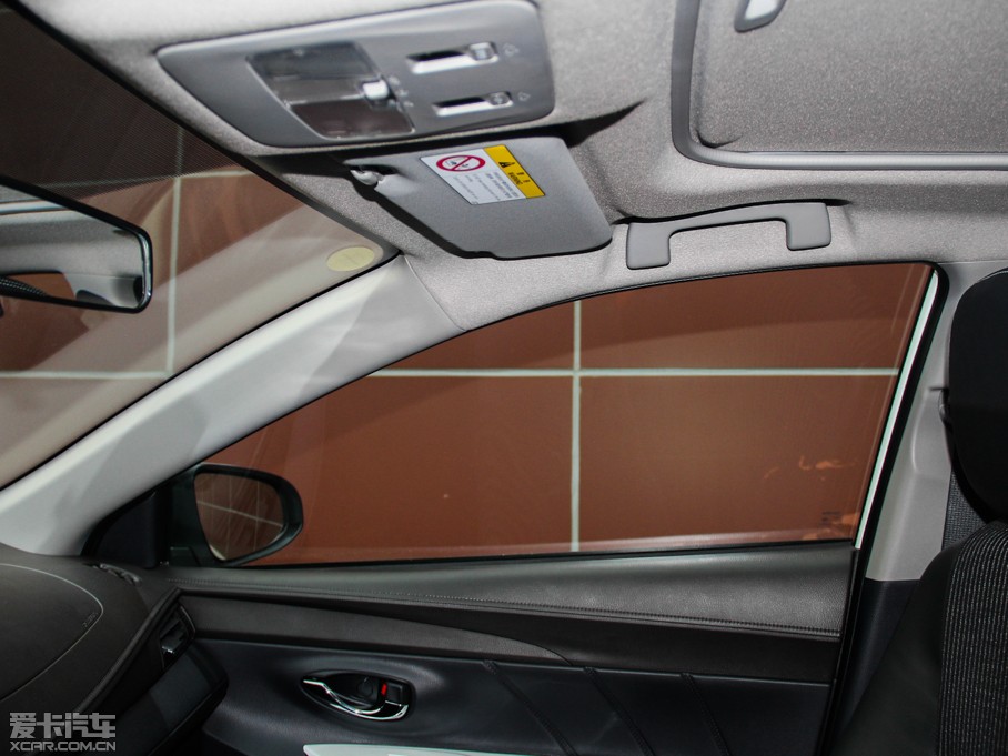 2015YARiS L  1.5G Ԅń촰؄e