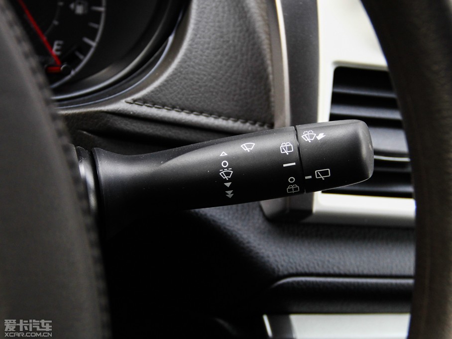 2015YARiS L  1.5G Ԅń촰؄e