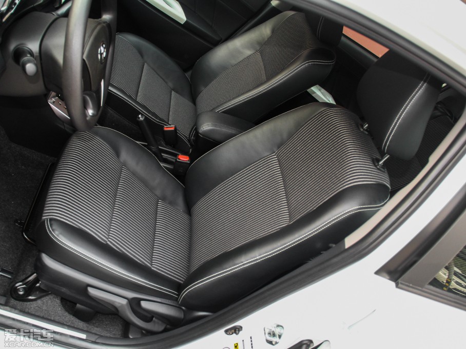 2015YARiS L  1.5G Ԅń촰؄e