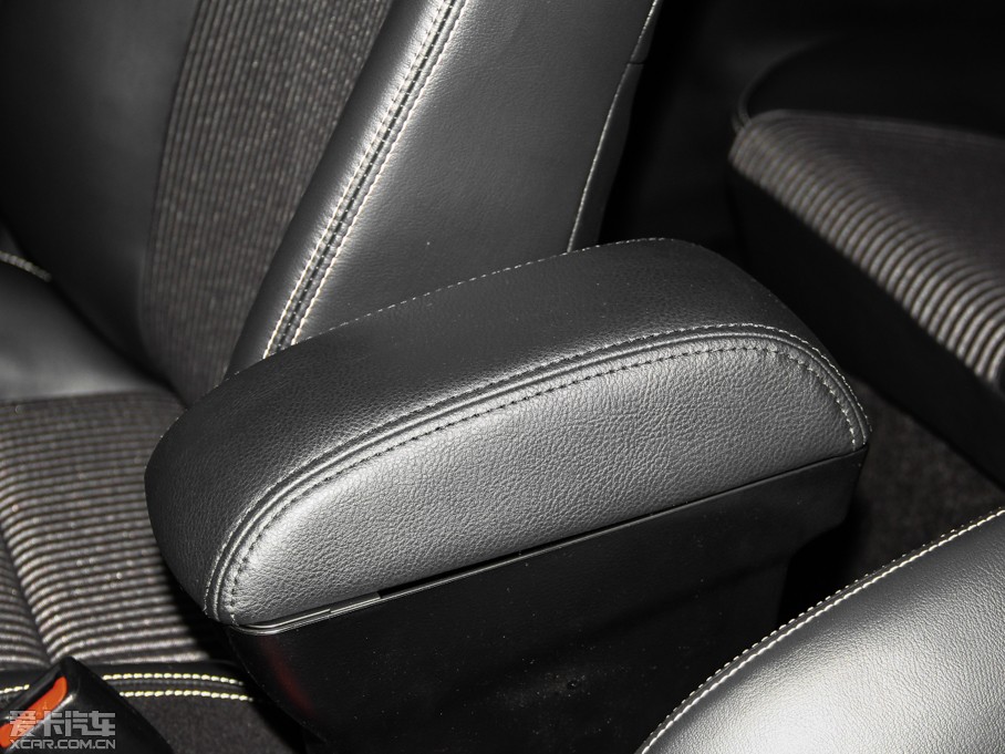 2015YARiS L  1.5G Ԅń촰؄e