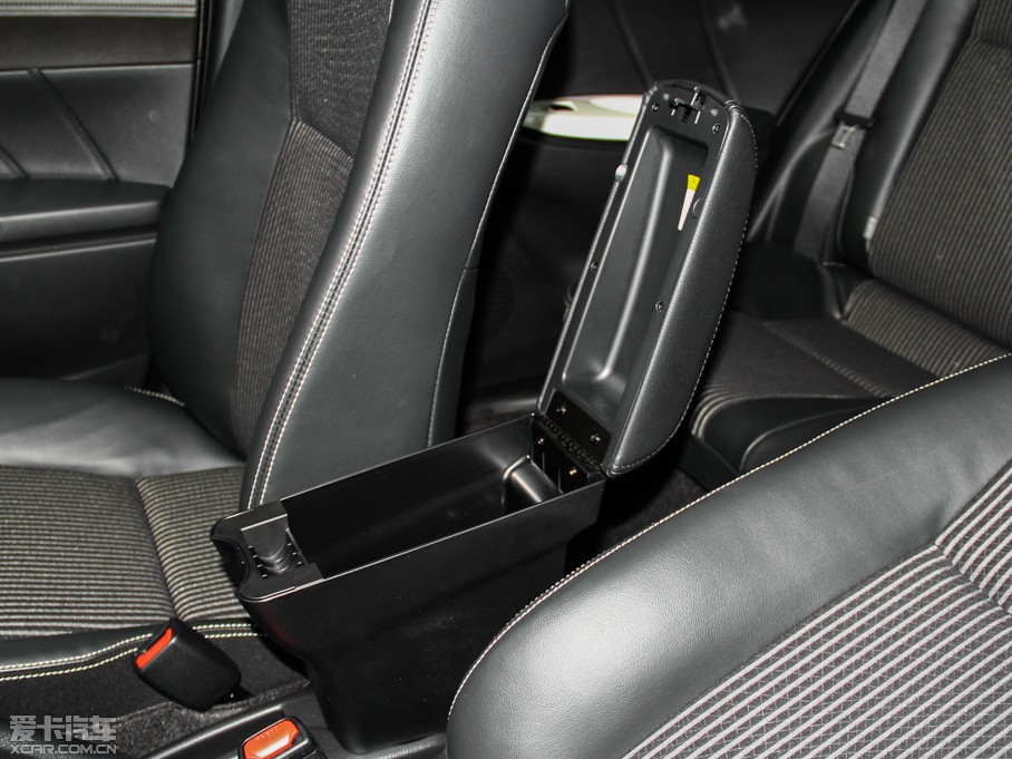 2015YARiS L  1.5G Ԅń촰؄e