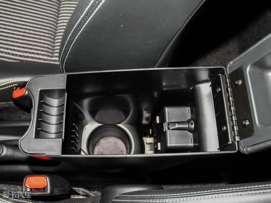 2015YARiS L  1.5G Ԅ(dng)ń(dng)촰؄e