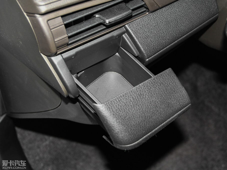 2015YARiS L  1.5G Ԅń촰؄e