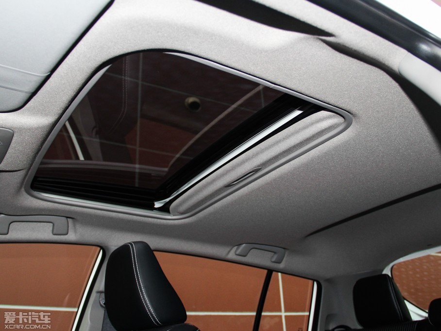 2015YARiS L  1.5G Ԅ(dng)ń(dng)촰؄e