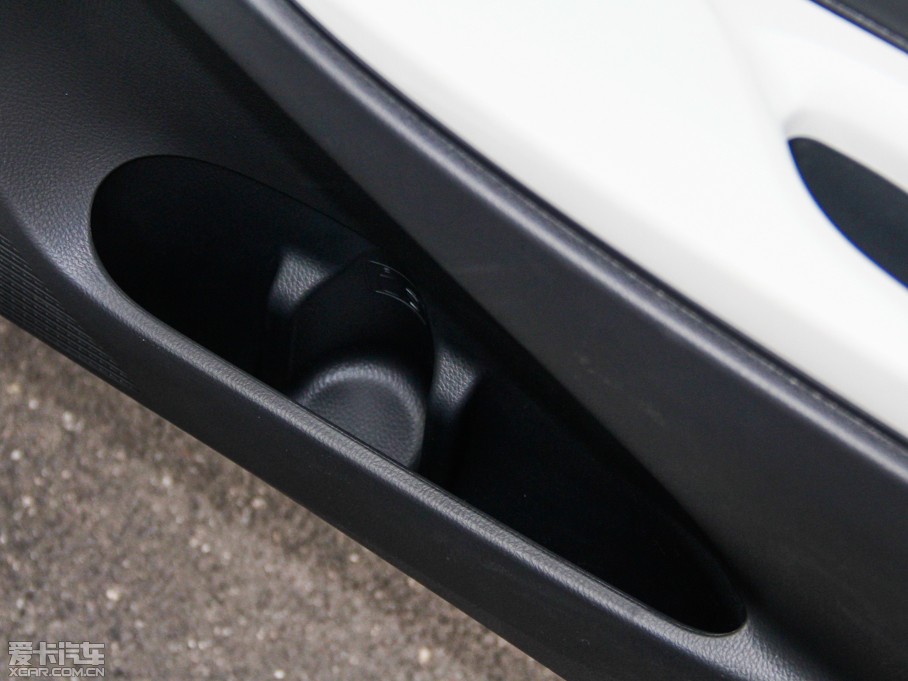 2015YARiS L  1.5G Ԅń촰؄e