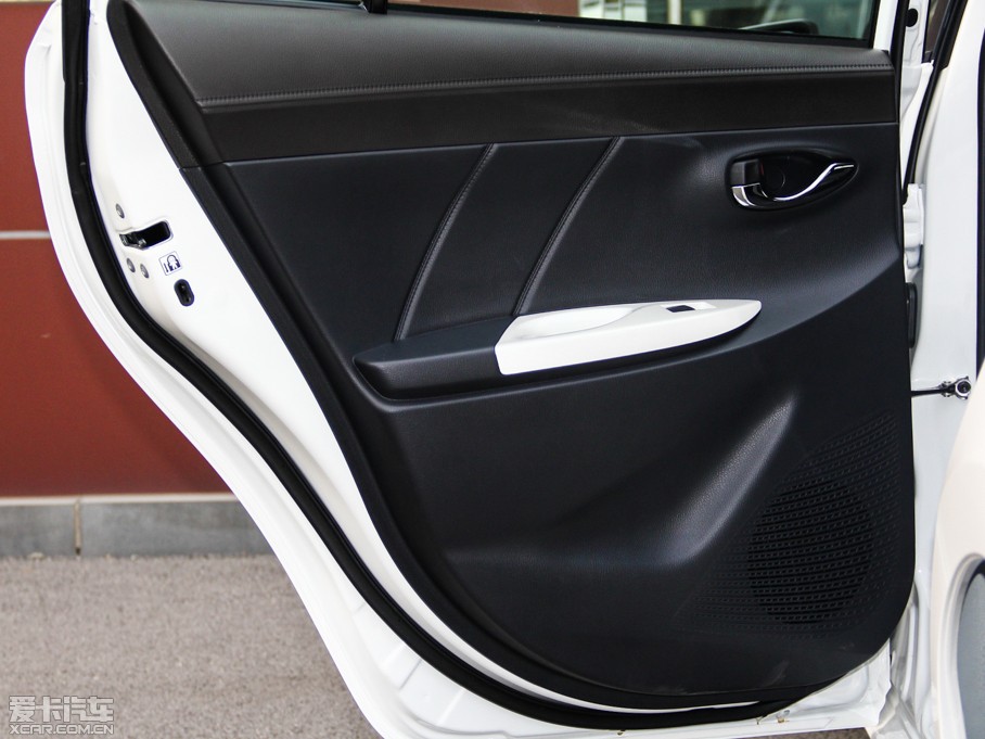 2015YARiS L  1.5G Ԅ(dng)ń(dng)촰؄e