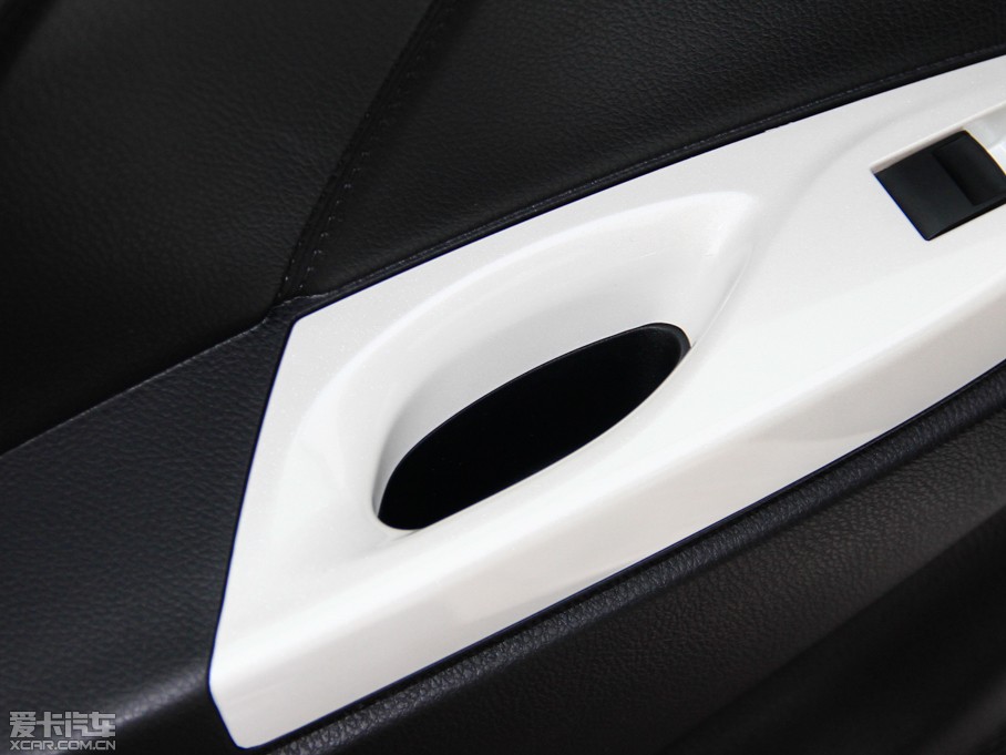 2015YARiS L  1.5G Ԅń촰؄e