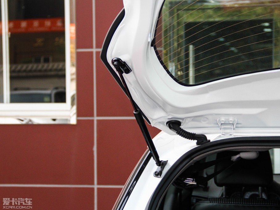 2015YARiS L  1.5G Ԅń촰؄e