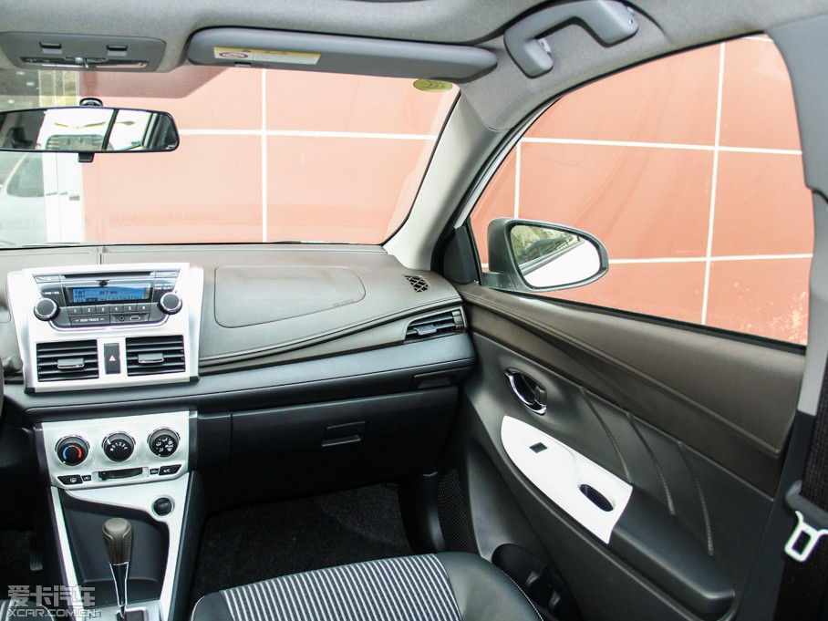 2015YARiS L  1.5G Ԅń촰؄e