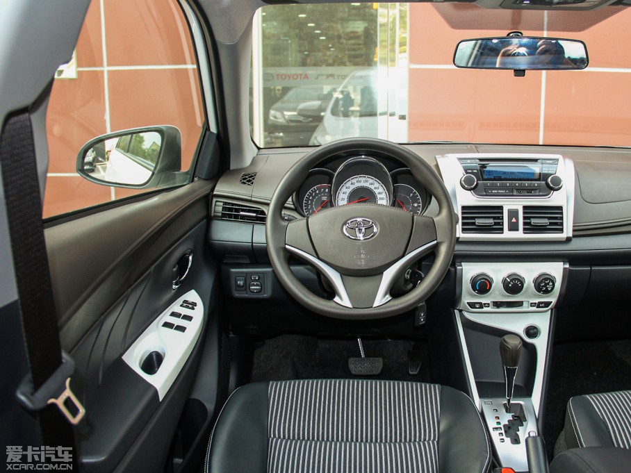 2015YARiS L  1.5G Ԅń촰؄e