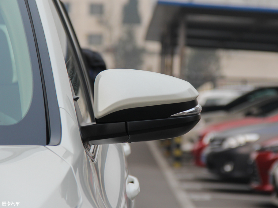 2015hm_(d) 2.0T (q)A(do)