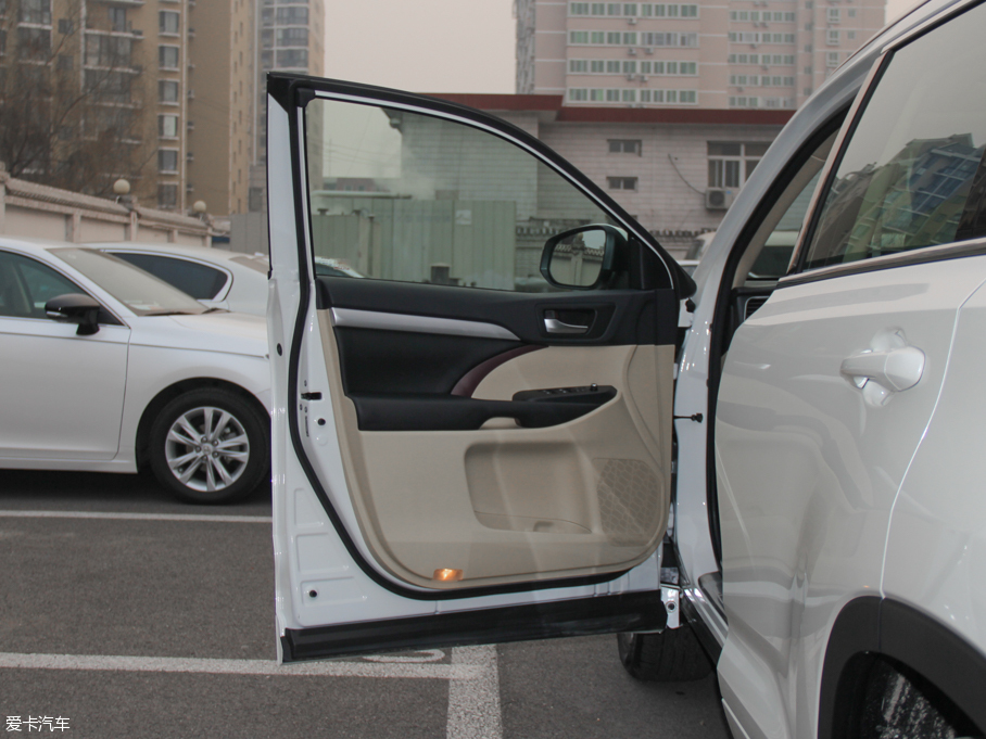 2015hm_(d) 2.0T (q)A(do)