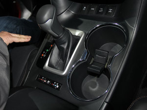 2015款2.0T 七座四驱至尊版 中控区
