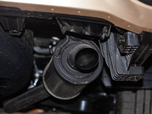 2015款3.5L 七座四驱豪华版 排气管