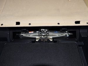 2015款3.5L 七座四驱豪华版 其它