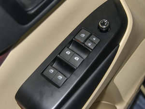 2015款2.0T 七座两驱精英版 主驾车窗控制区	