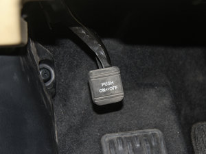 2015款2.0T 七座两驱精英版 驻车制动器