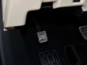 2015款2.0T 七座两驱精英版 中控区