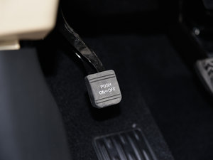 2015款3.5L 七座四驱精英版 驻车制动器