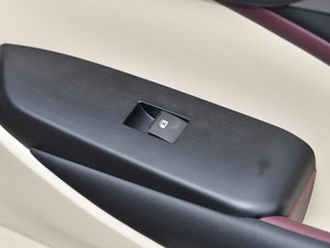 2015款3.5L 七座四驱精英版 中控区