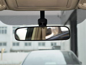 2015款2.0T 七座四驱豪华导航版 车内后视镜