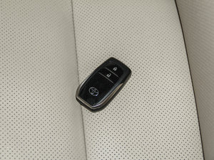 2015款2.0T 七座四驱豪华导航版 车钥匙