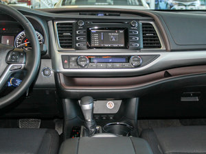 2015款2.0T 七座两驱精英版 中控区