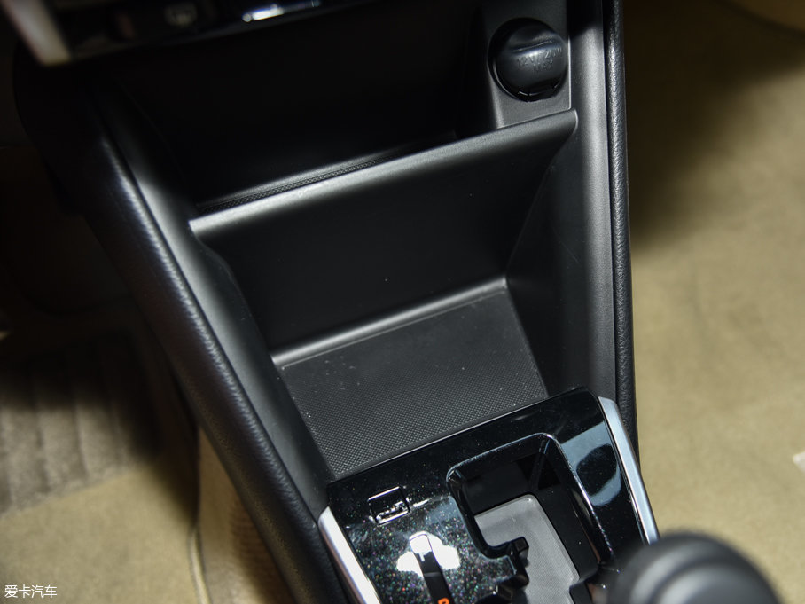 2016��YARiS L ���� 1.5GS CVT�J�Ӱ�