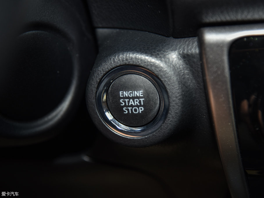 2016��YARiS L ���� 1.5GS CVT�J�Ӱ�