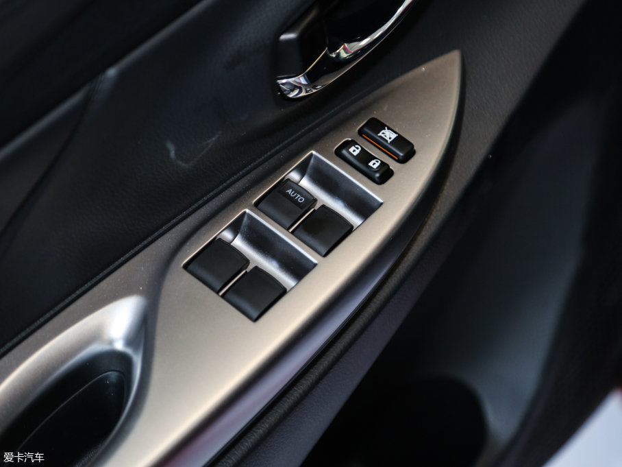 2017YARiS L  1.5G CVTń촰