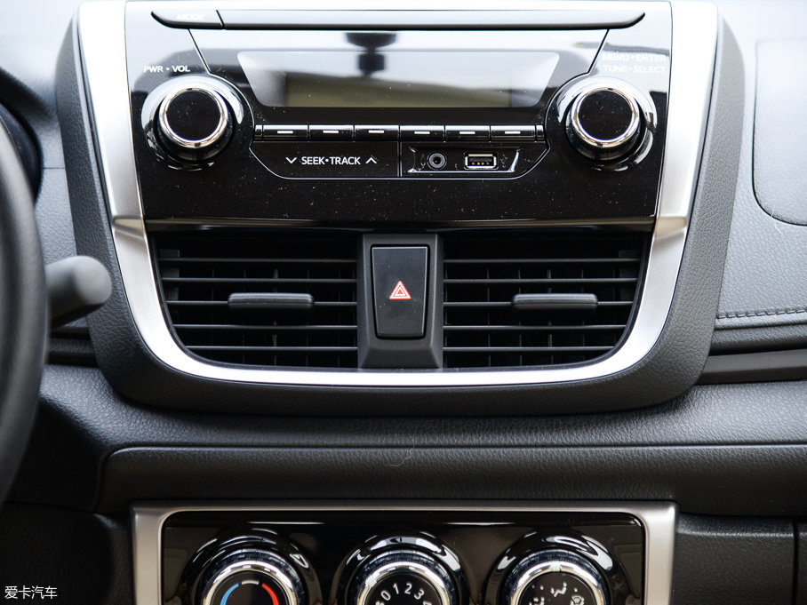 2017YARiS L  1.5E CVTȄӰ